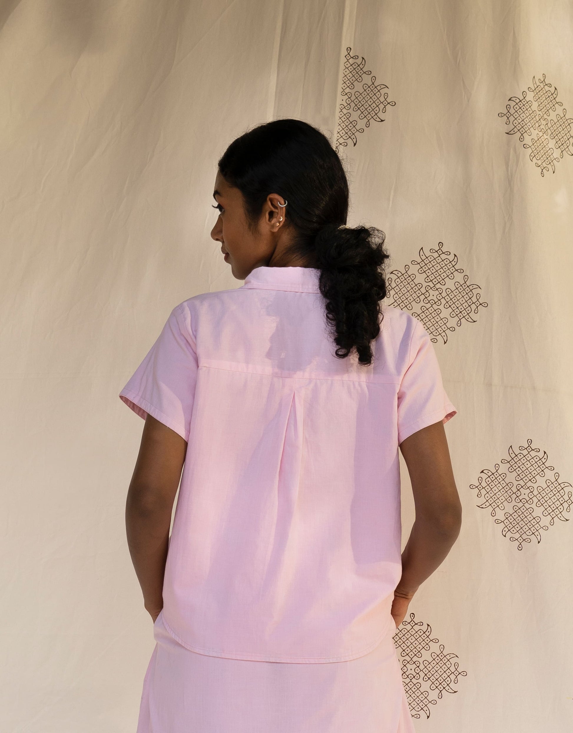 Hueloom Light Pink solid reversible Shirt back view