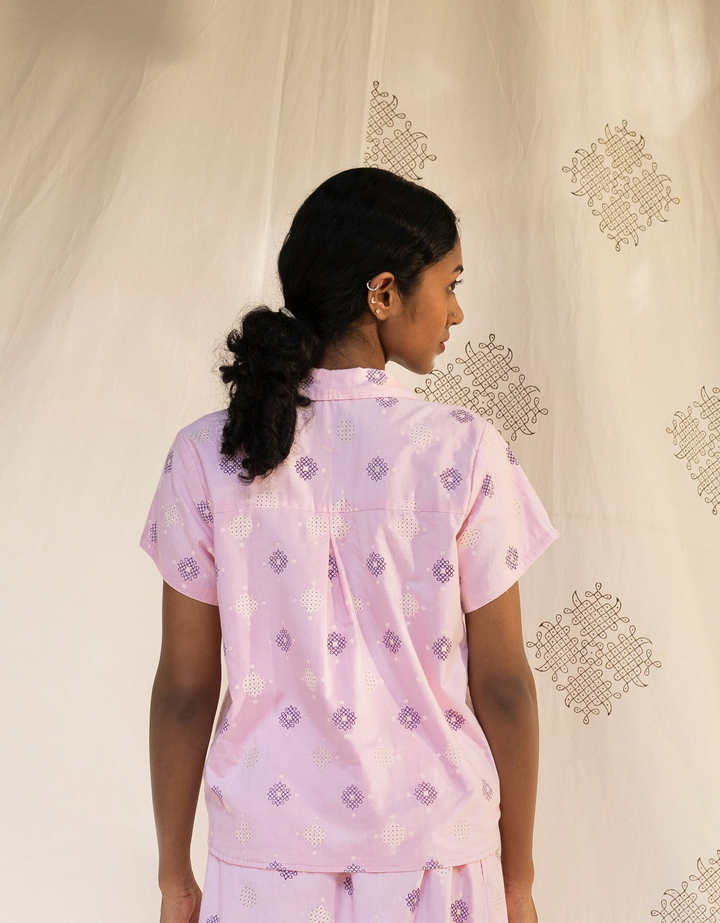 Hueloom Light Pink Kolam print reversible Shirt back view